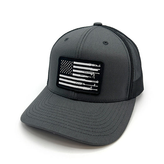 Chapeau en tissu brodé motif drapeau arme à feu