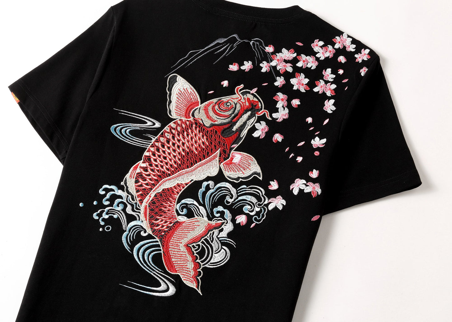 T-shirt ricamata carpa koi rossa KH628