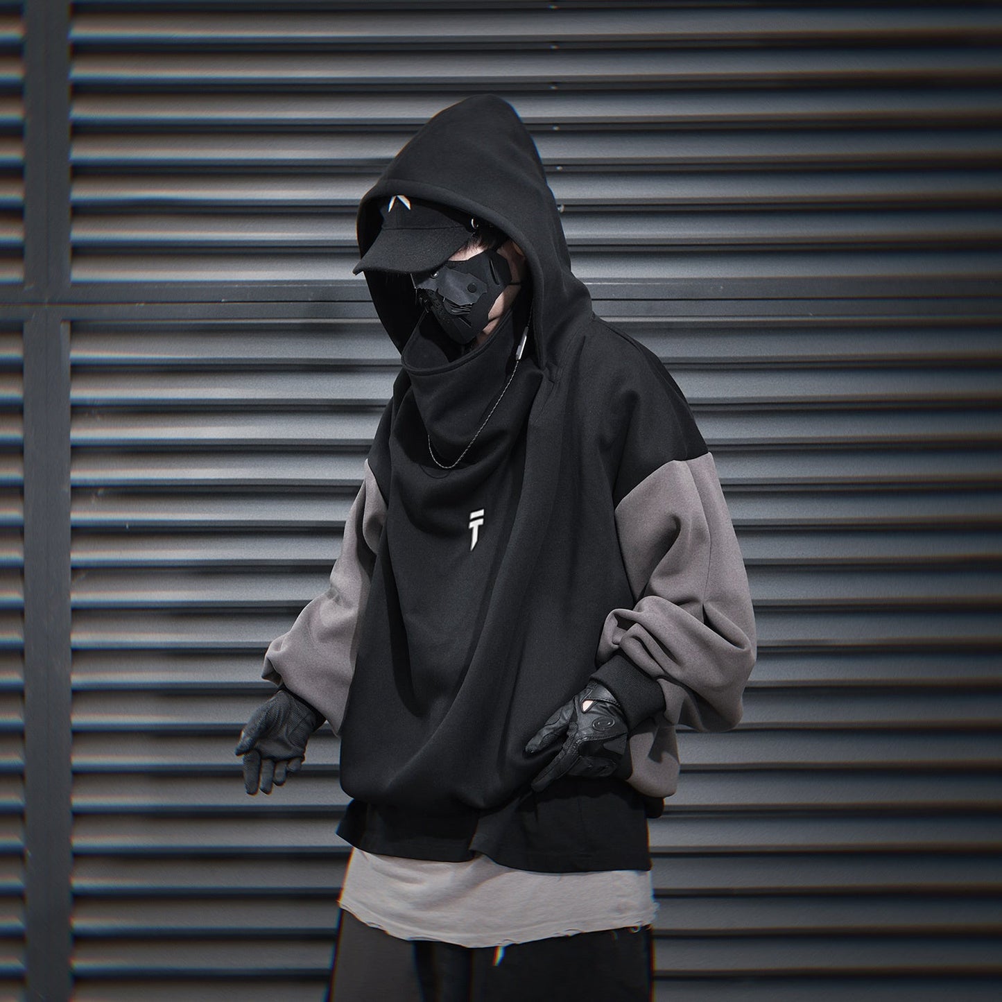 Sweat à capuche noir HiH51 T-Tech