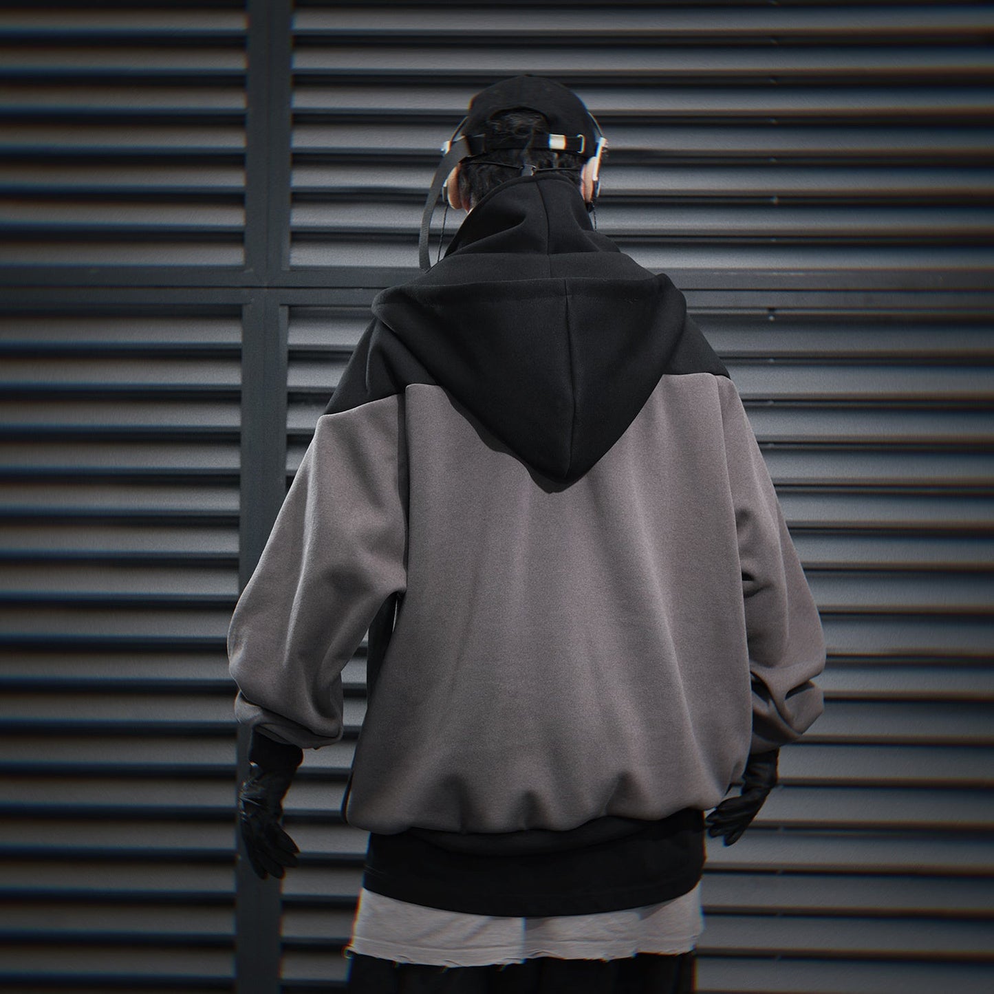 Sweat à capuche noir HiH51 T-Tech