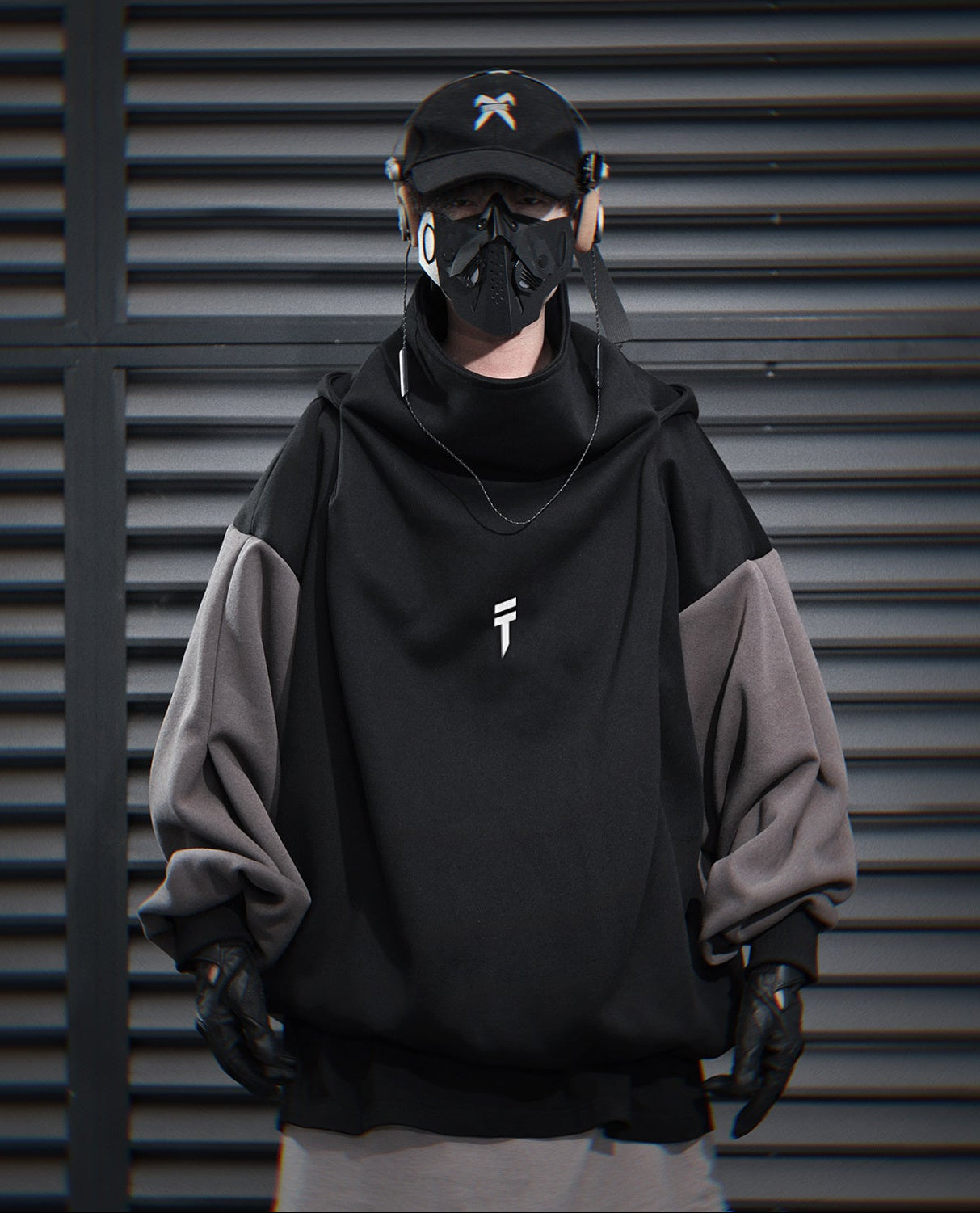 Sweat à capuche noir HiH51 T-Tech