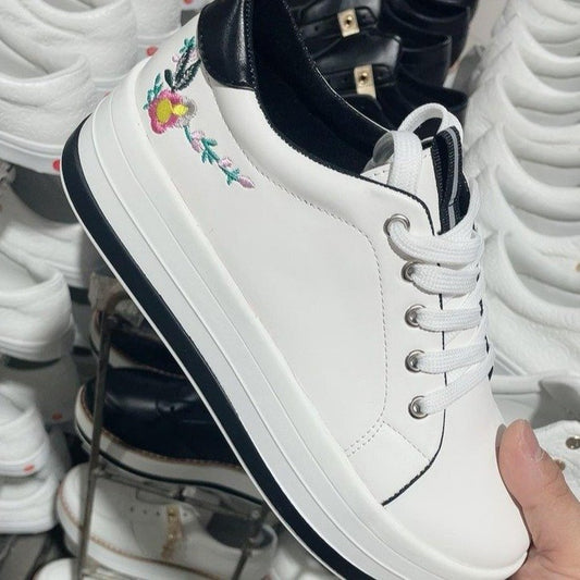 Sneakers da donna con ricamo e plateau | Scarpe con suola spessa in PU floreale e stringate