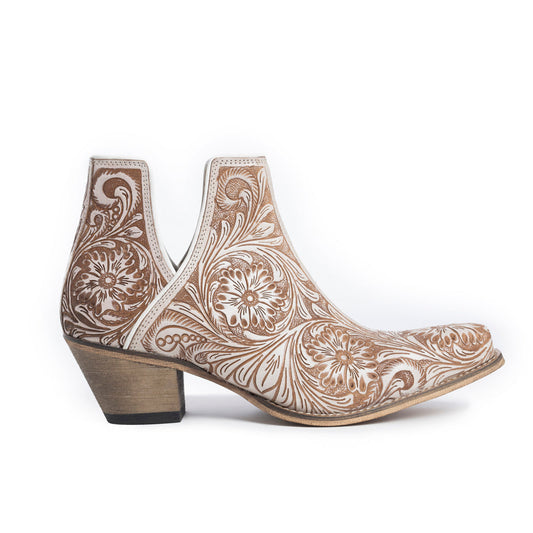 Stivaletti Western Moxie lavorati a mano in White Chocolate