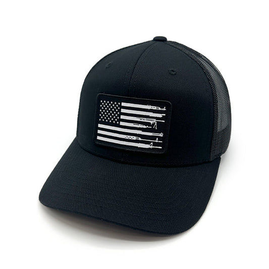 Chapeau en tissu brodé motif drapeau arme à feu
