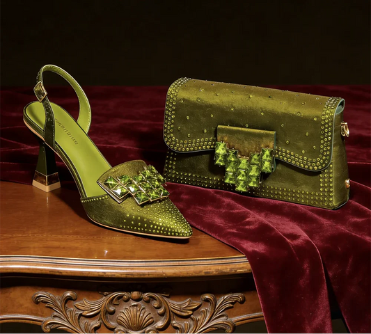 Scarpe con tacchi alti da donna e set borsa abbinata dal design italiano EDS70