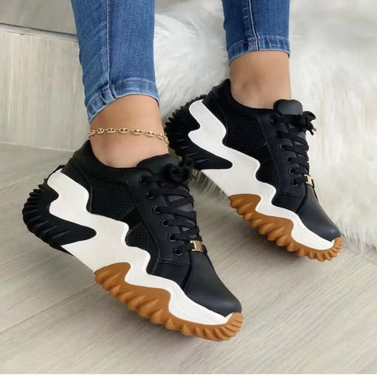 Sneakers Platform Stringate da Donna | Tacchi Chunky con Punta Tonda in Pelle Verniciata