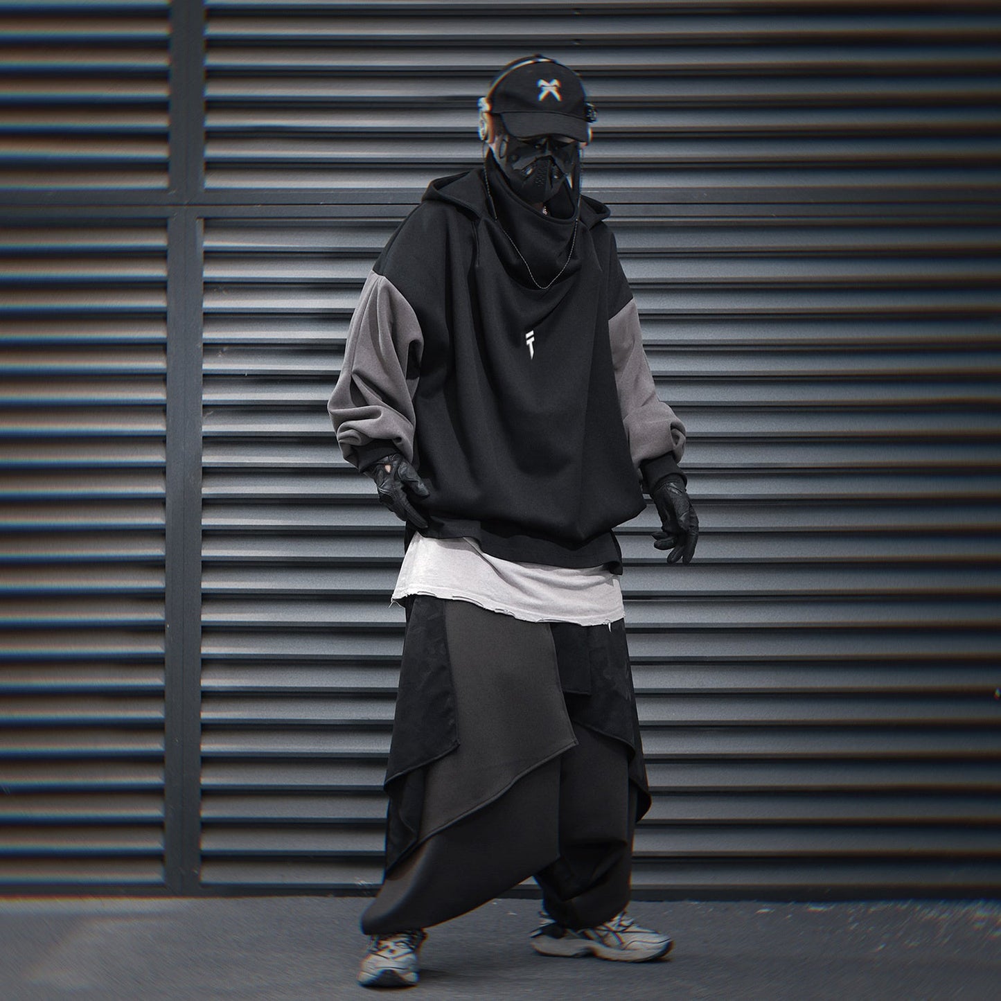 Sweat à capuche noir HiH51 T-Tech