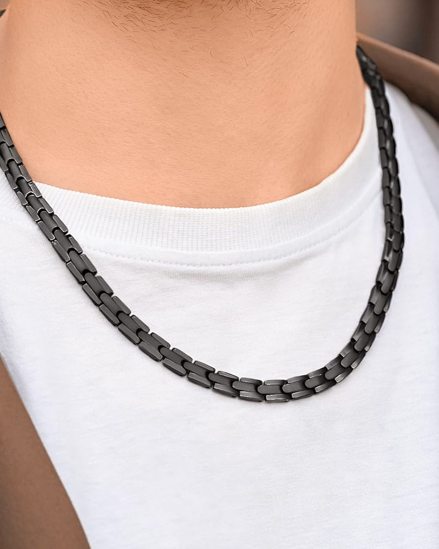 Potente collana magnetica in titanio nero