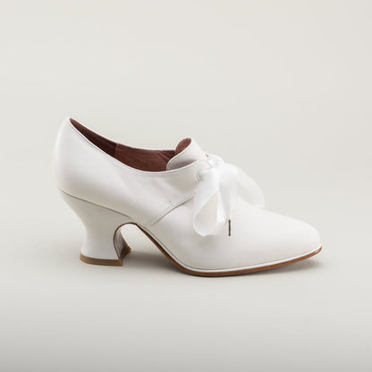 Pompadour 18th Century Leather Shoes (Ivory)