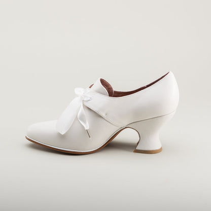 Pompadour 18th Century Leather Shoes (Ivory)